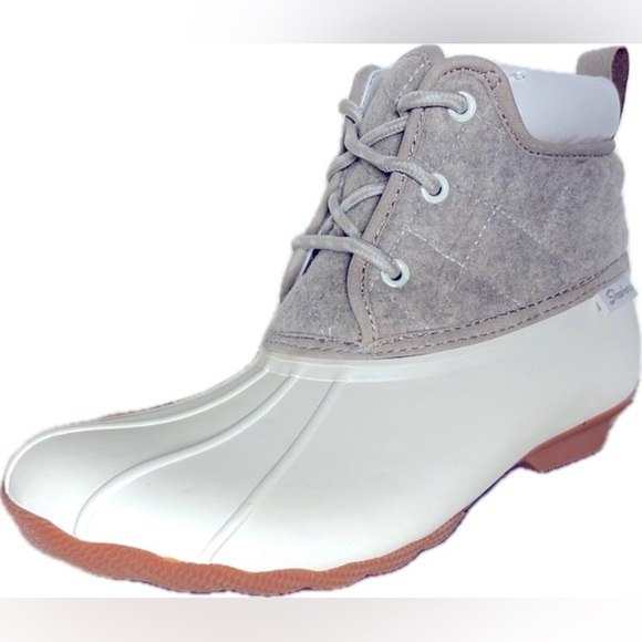 Sketchers Duck Boots NWT: In white & beige. Size 10. - Picture 1 of 7